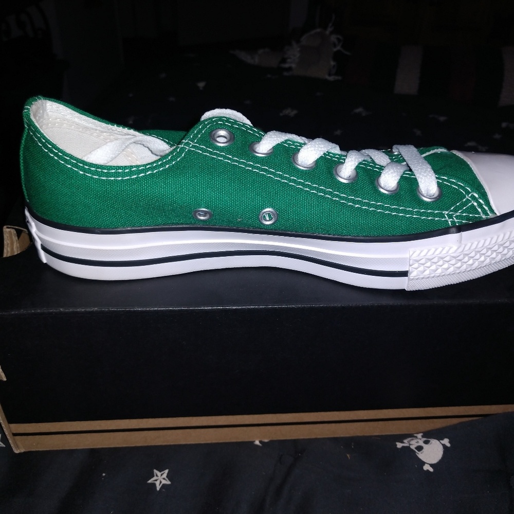 Converse Low Tops Green Women's Size 7
